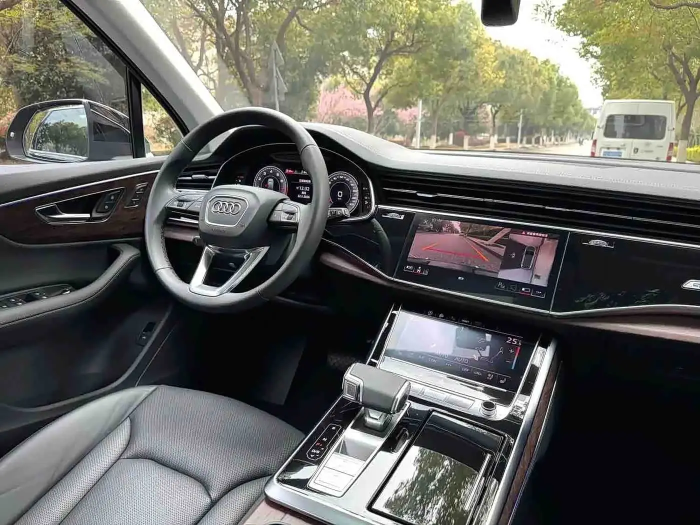 Audi Q7 2023 — Photo 10/12