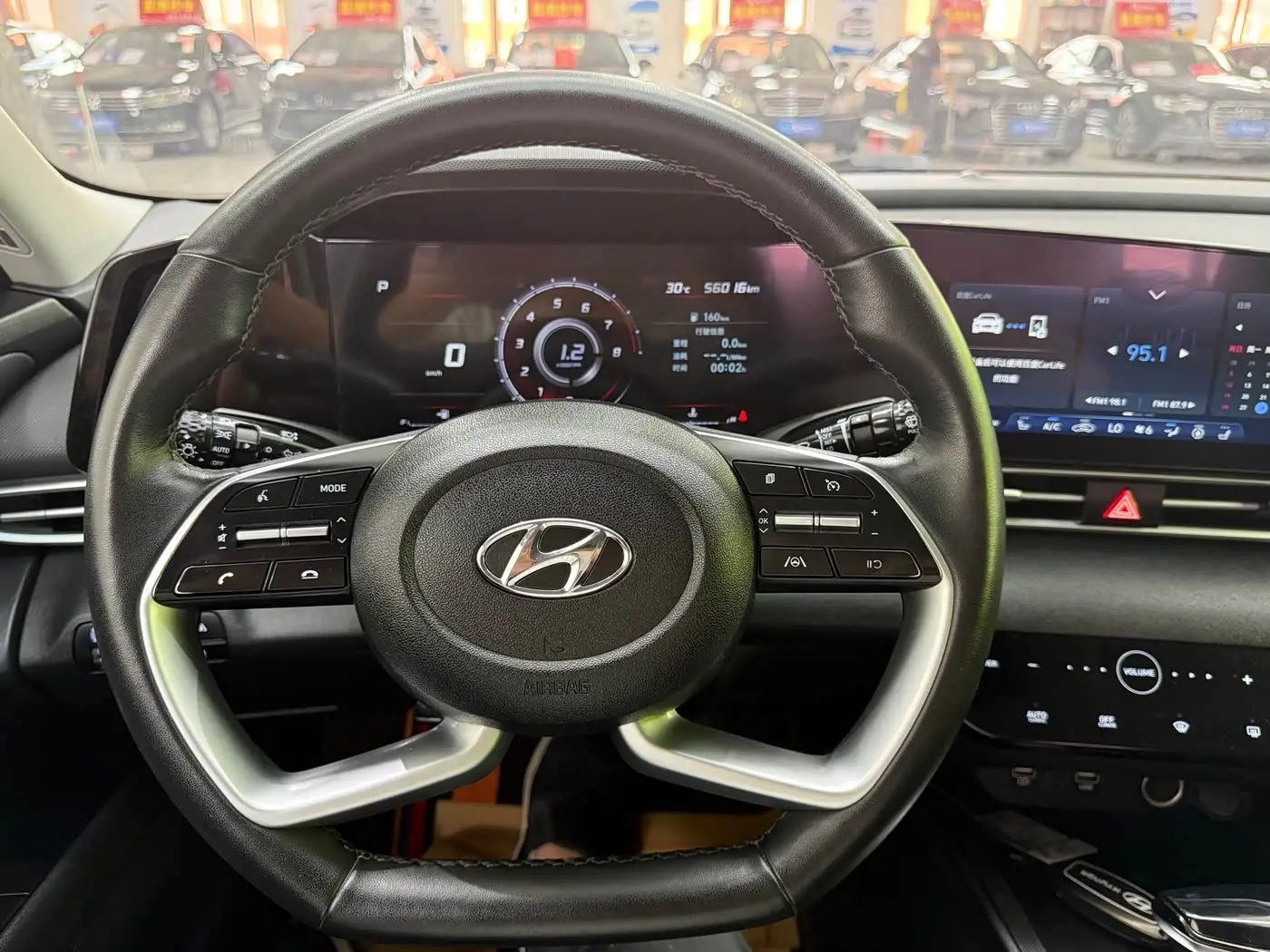 Hyundai Elantra 2022 — Şəkil 15/20
