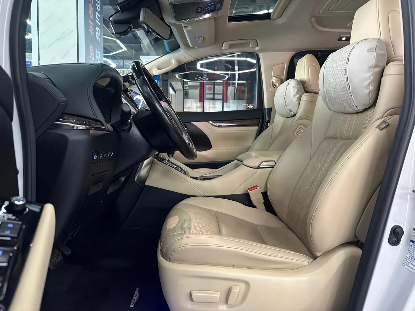 Toyota Alphard 2021 — Photo 9/16