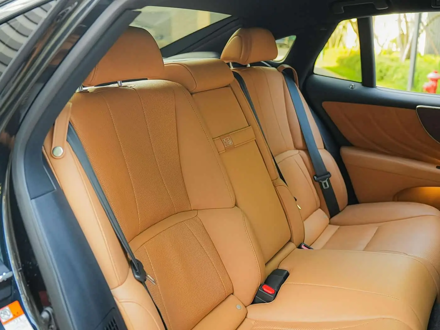 Lexus LS 2023 — Photo 16/20