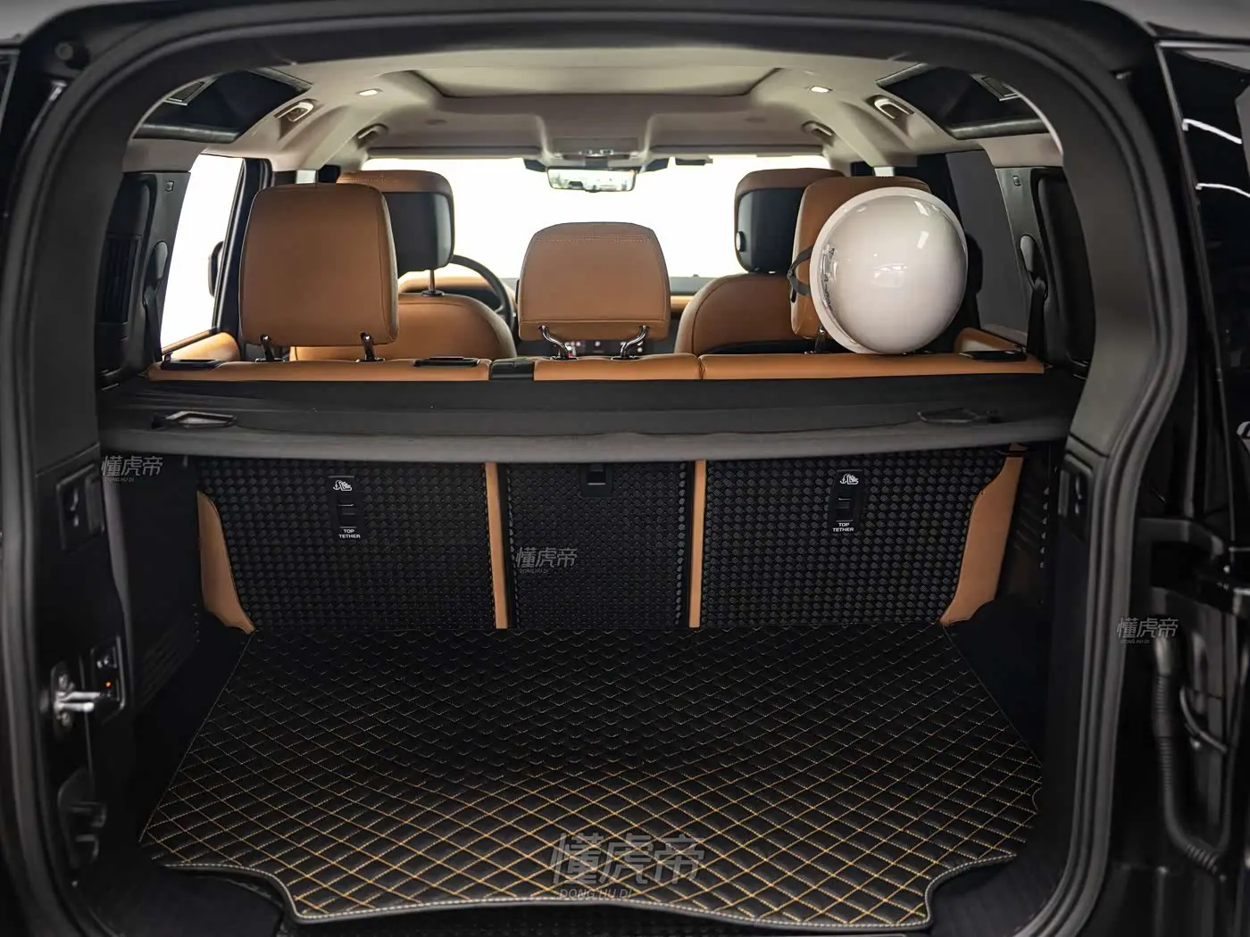 Land Rover Defender 2023 — Photo 16/17