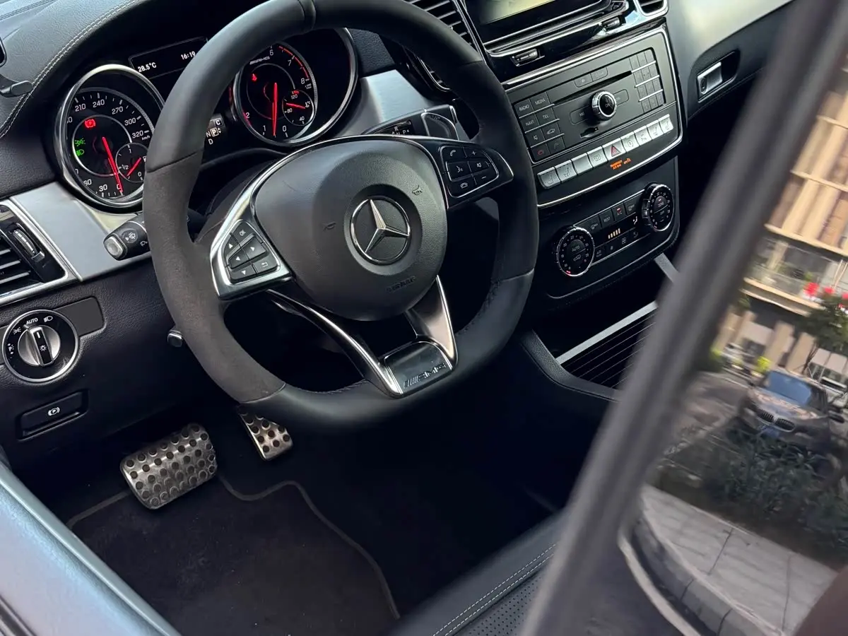 Mercedes-Benz GLE AMG 2016 — Фото 13/19