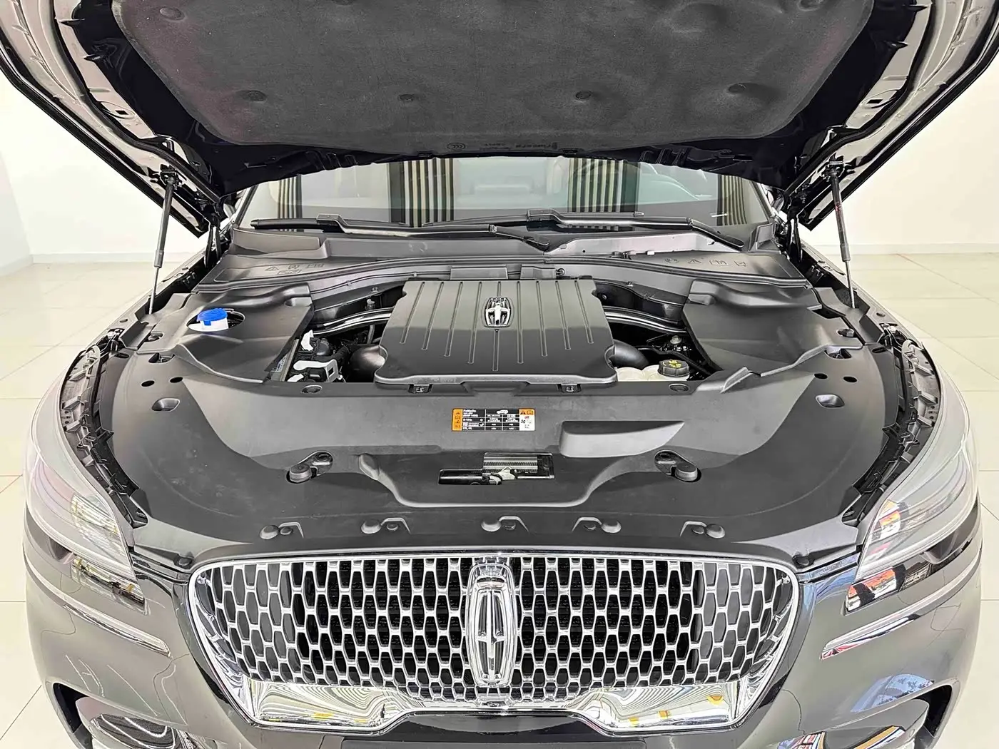 Lincoln Aviator 2024 — Photo 8/9