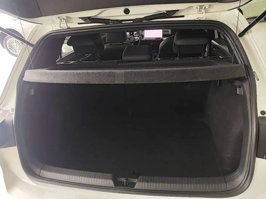 Volkswagen Golf 2024 — Photo 19/20