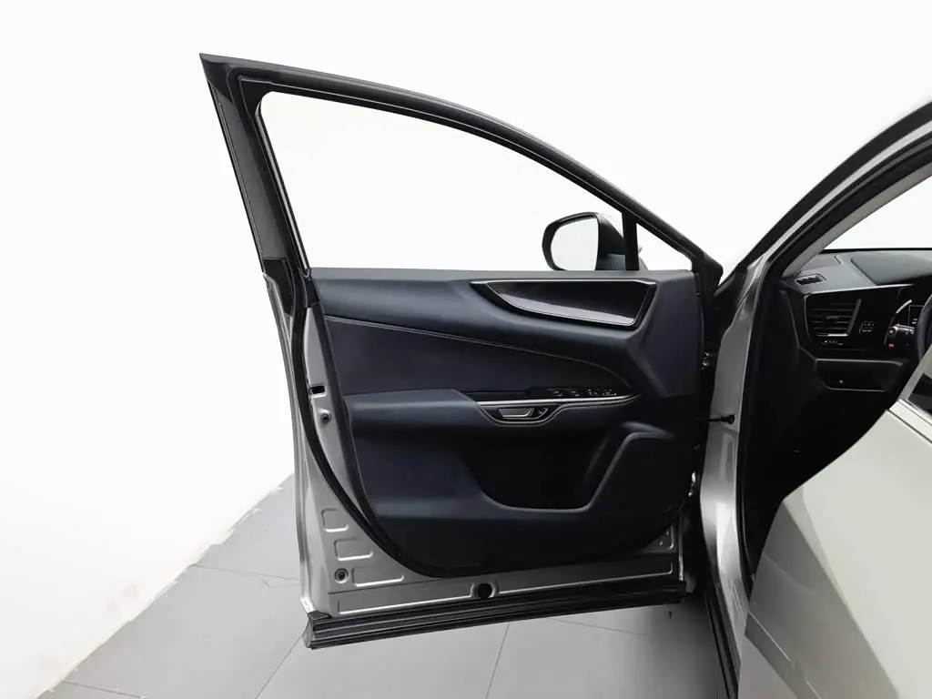 Lexus NX 2022 — Photo 8/20