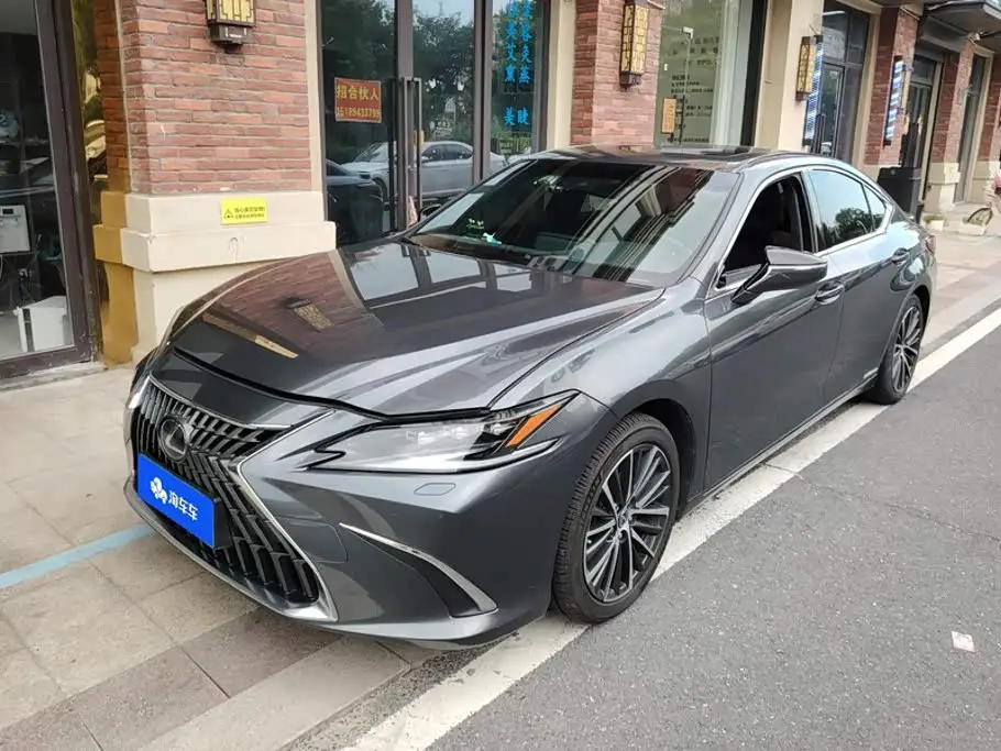 Lexus ES 2022 — Фото 1/16