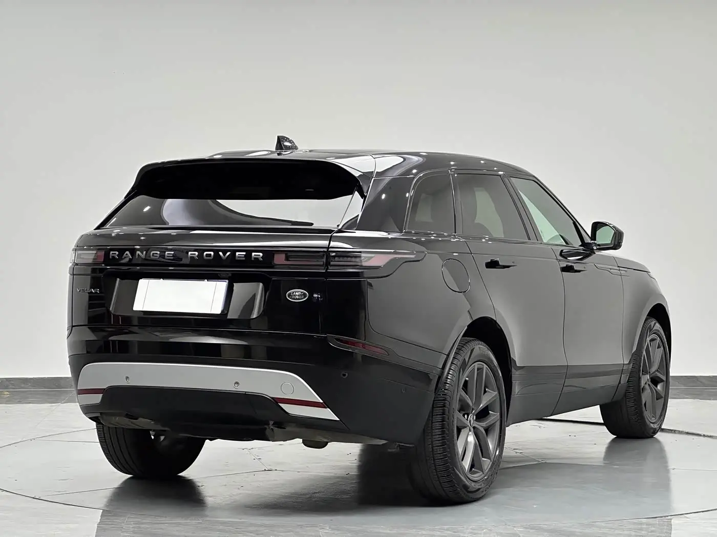 Land Rover Range Rover Velar 2024 — Фото 5/20
