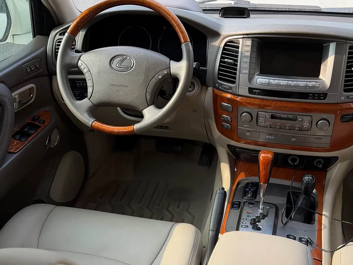 Lexus LX 2008 — Photo 10/14