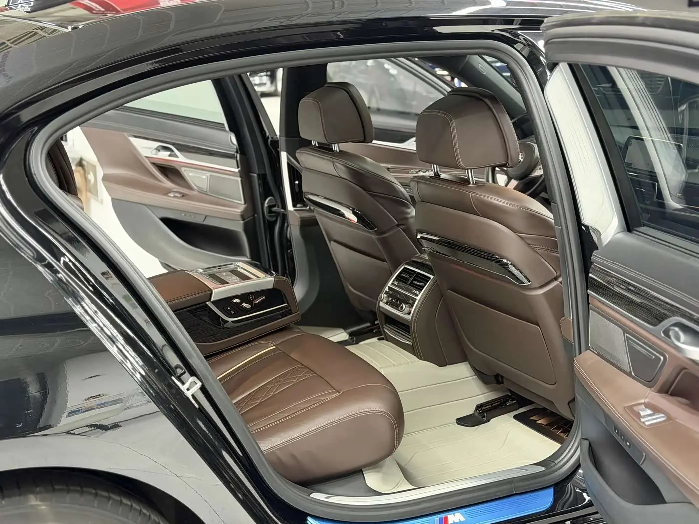 BMW 7 Series 2022 — Фото 12/14