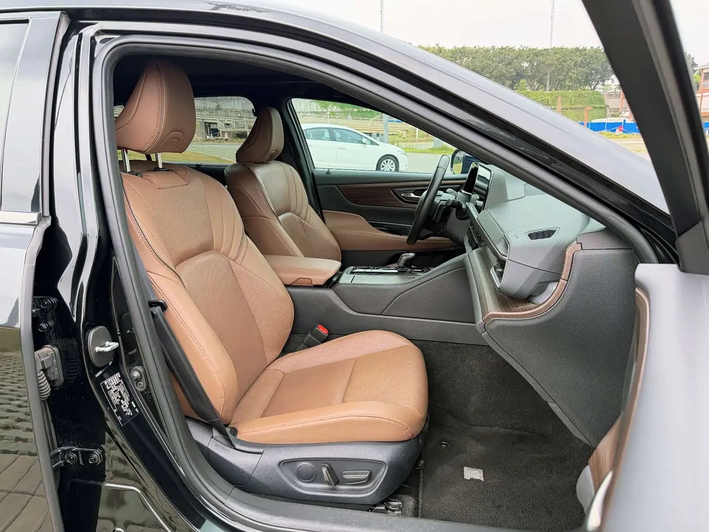 Toyota Crown 2024 — Photo 16/18