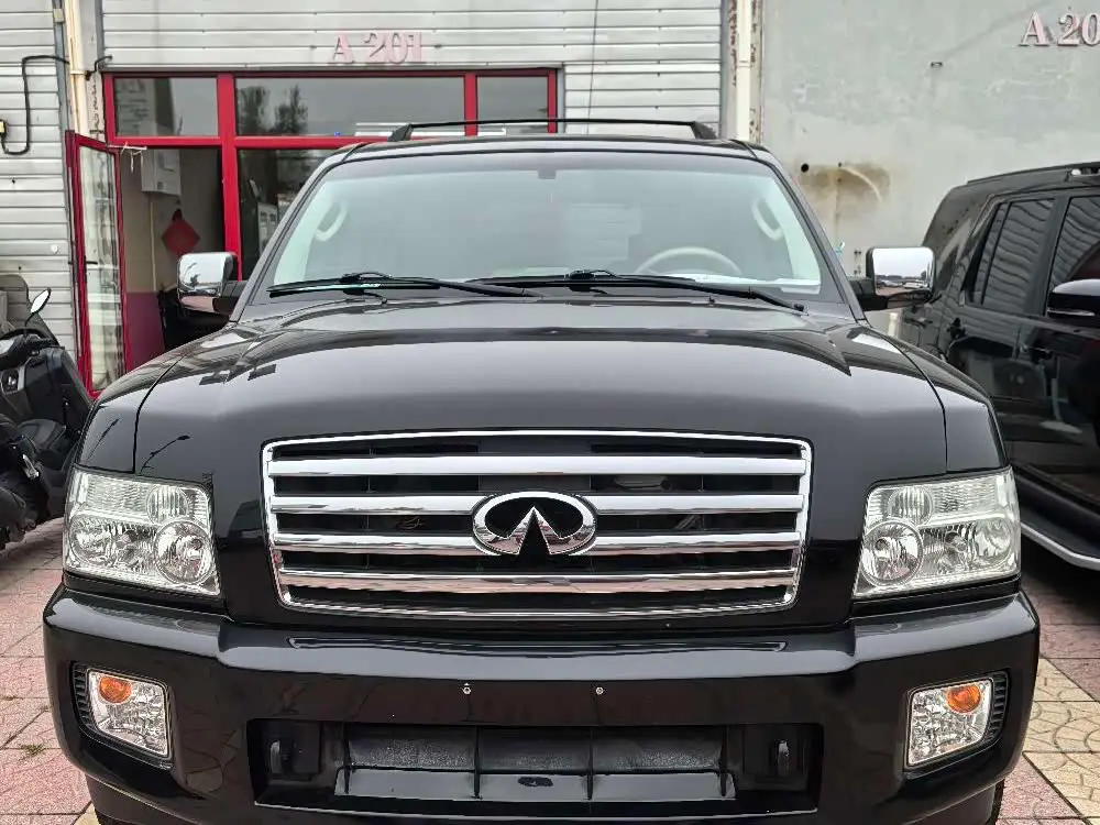 Infiniti QX 2005 — Photo 2/14