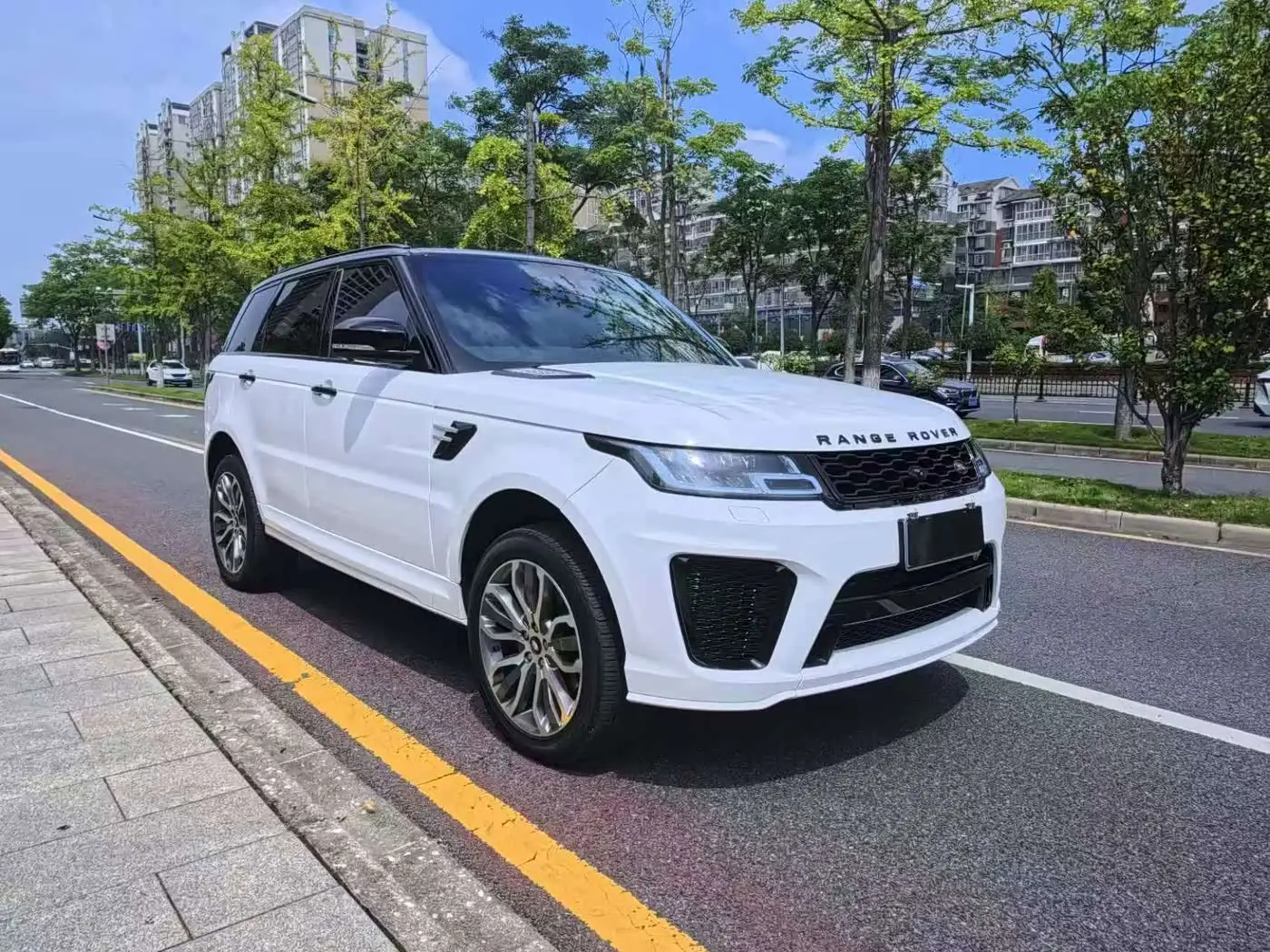 Land Rover Range Rover Sport 2017 — Photo 3/16