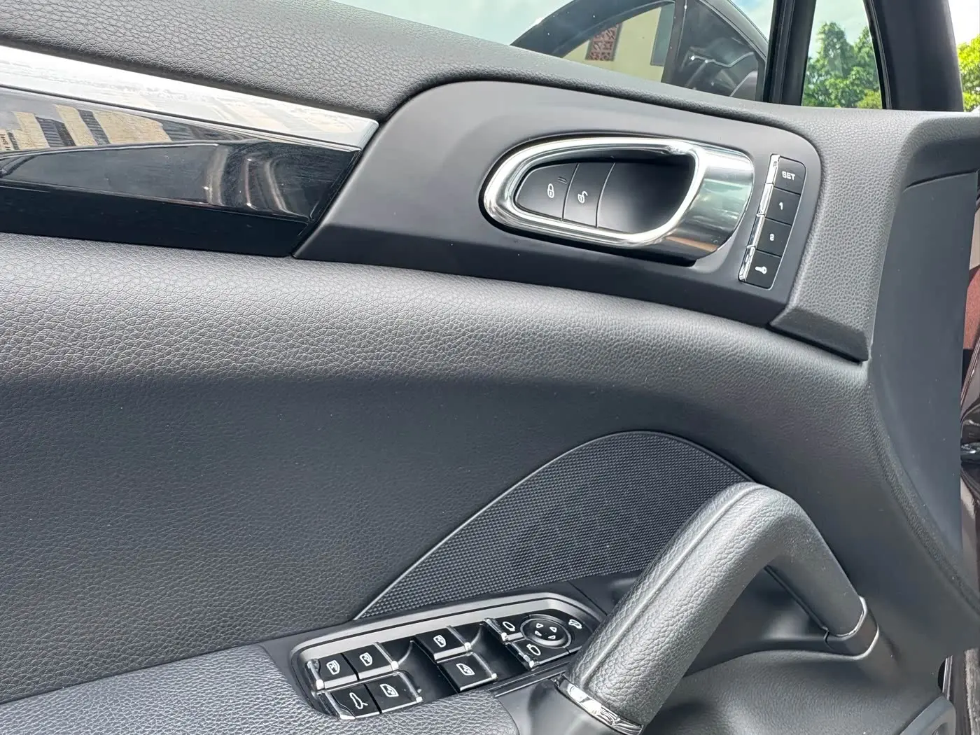 Porsche Cayenne 2016 — Фото 10/20