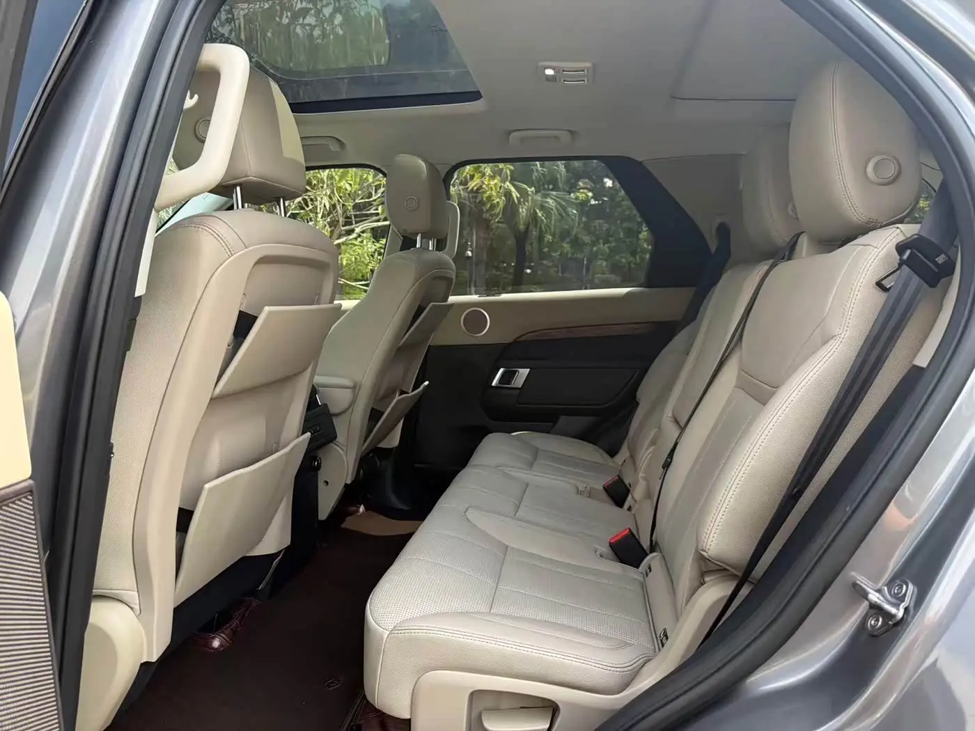 Land Rover Discovery 2018 — Photo 9/12