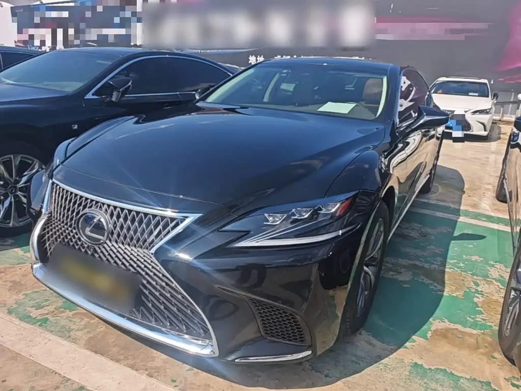Lexus LS 2020 — Photo 1/19