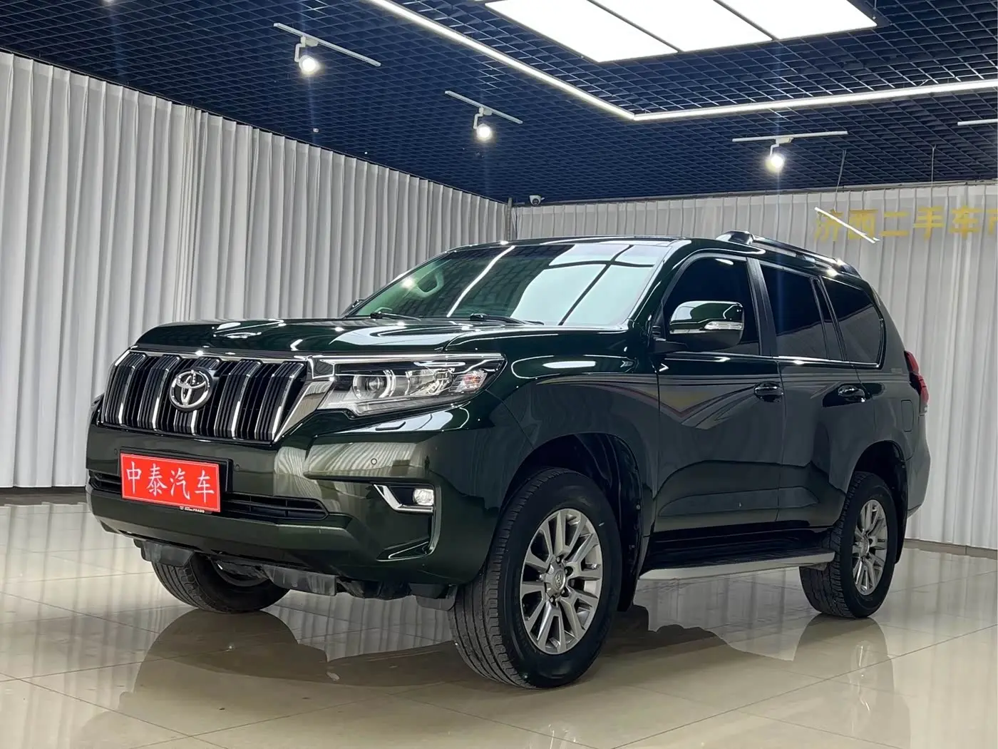 Toyota Prado 2019 — Photo 1/20