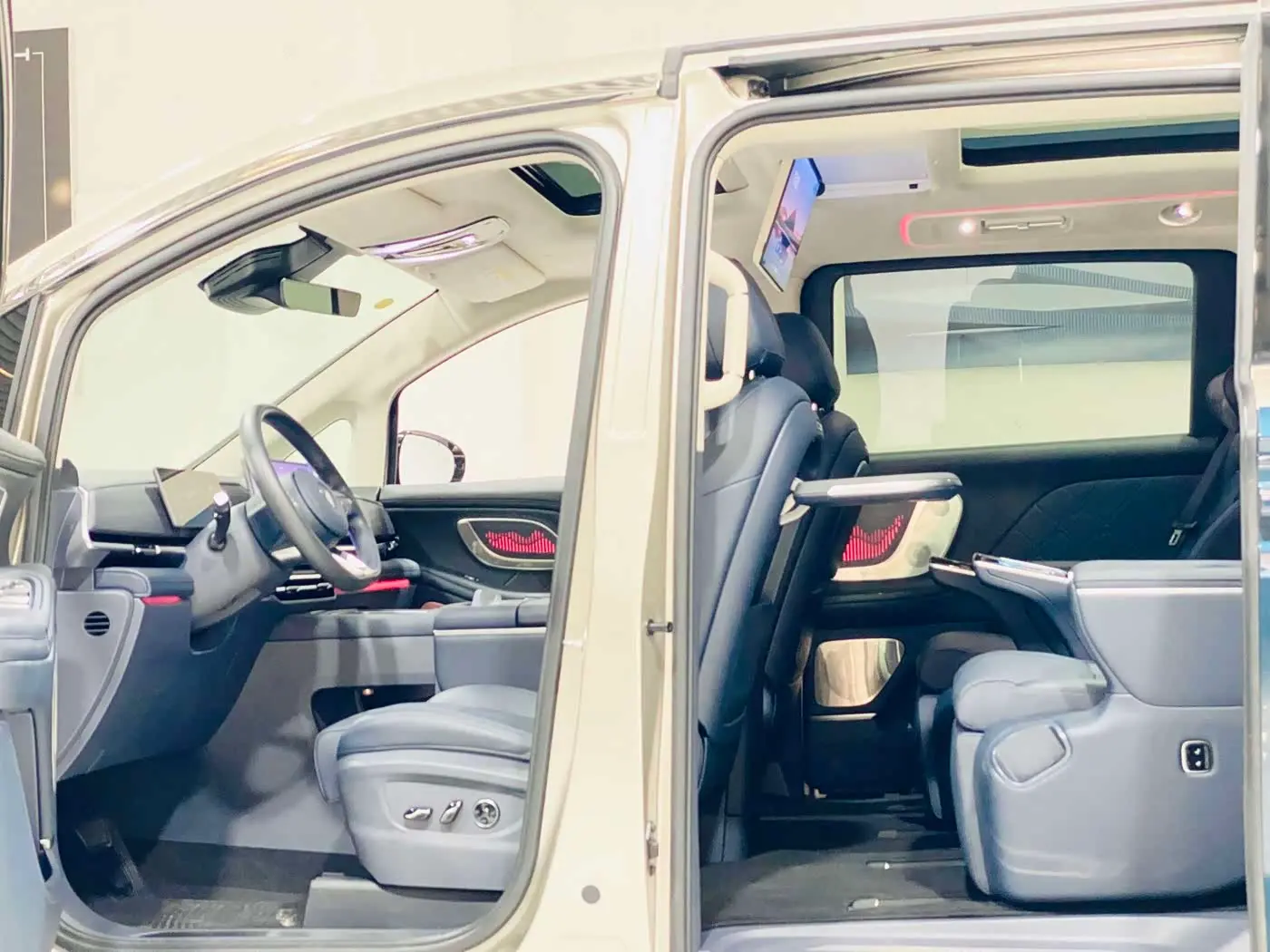 Voyah Auto Voyah Dreamer 2025 — Photo 4/20