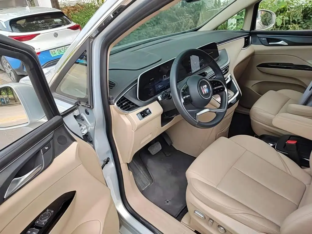 Buick GL8 New Energy 2025 — Фото 12/20