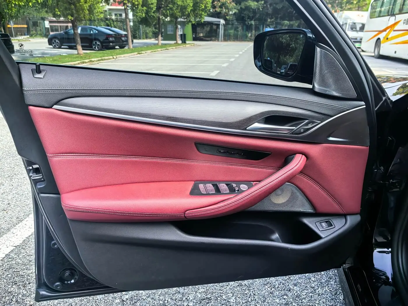 BMW 5 Series 2022 — Photo 11/20