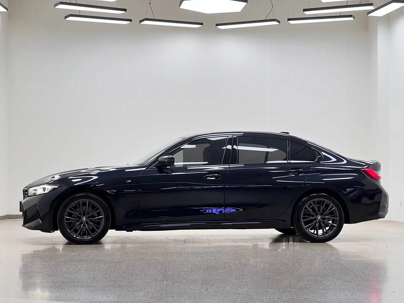 BMW 3 Series 2024 — Photo 4/20