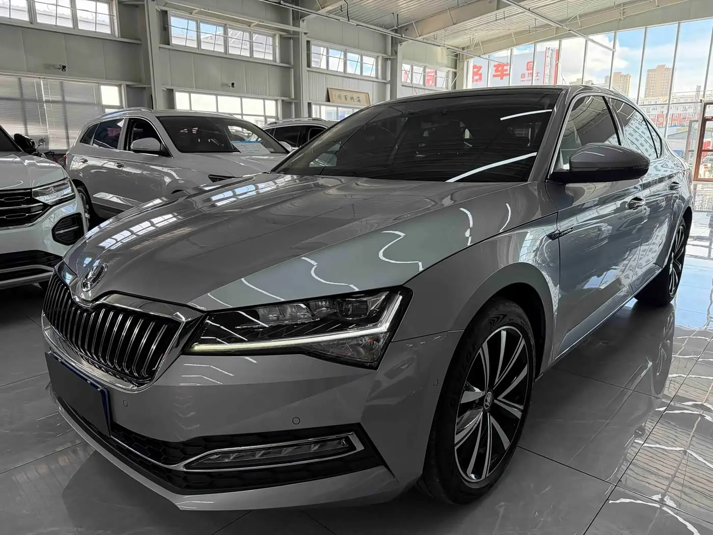 Škoda Superb 2022 — Фото 1/20