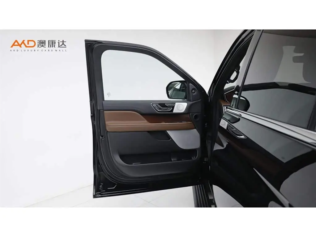 Lincoln Navigator 2023 — Photo 11/11