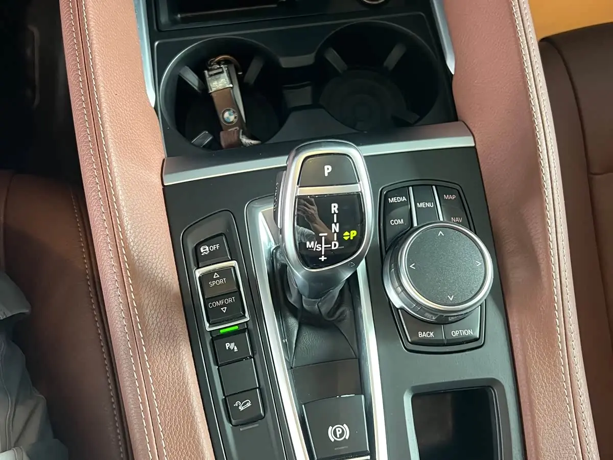 BMW X6 2019 — Photo 11/20