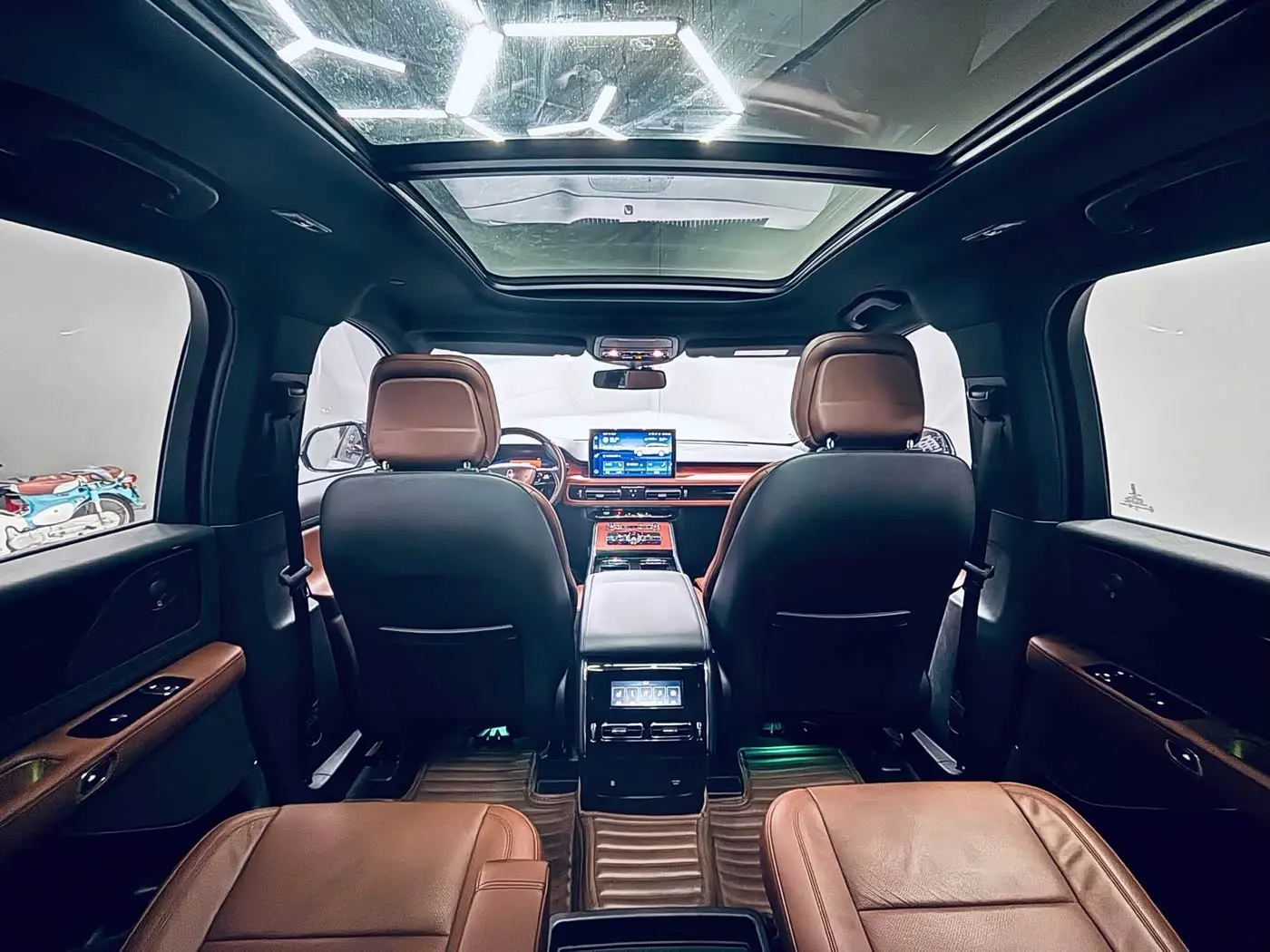 Lincoln Aviator 2022 — Photo 17/18