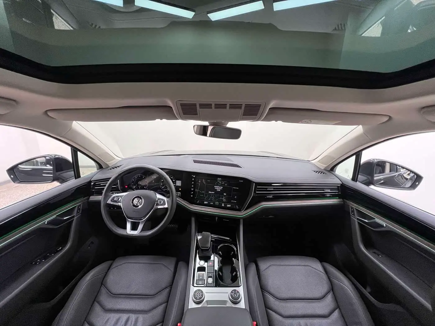 Volkswagen Touareg 2019 — Photo 8/20