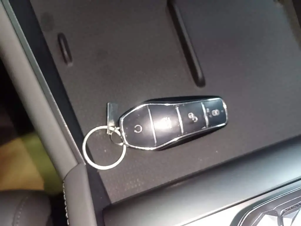 BYD Qin L 2025 — Photo 9/20
