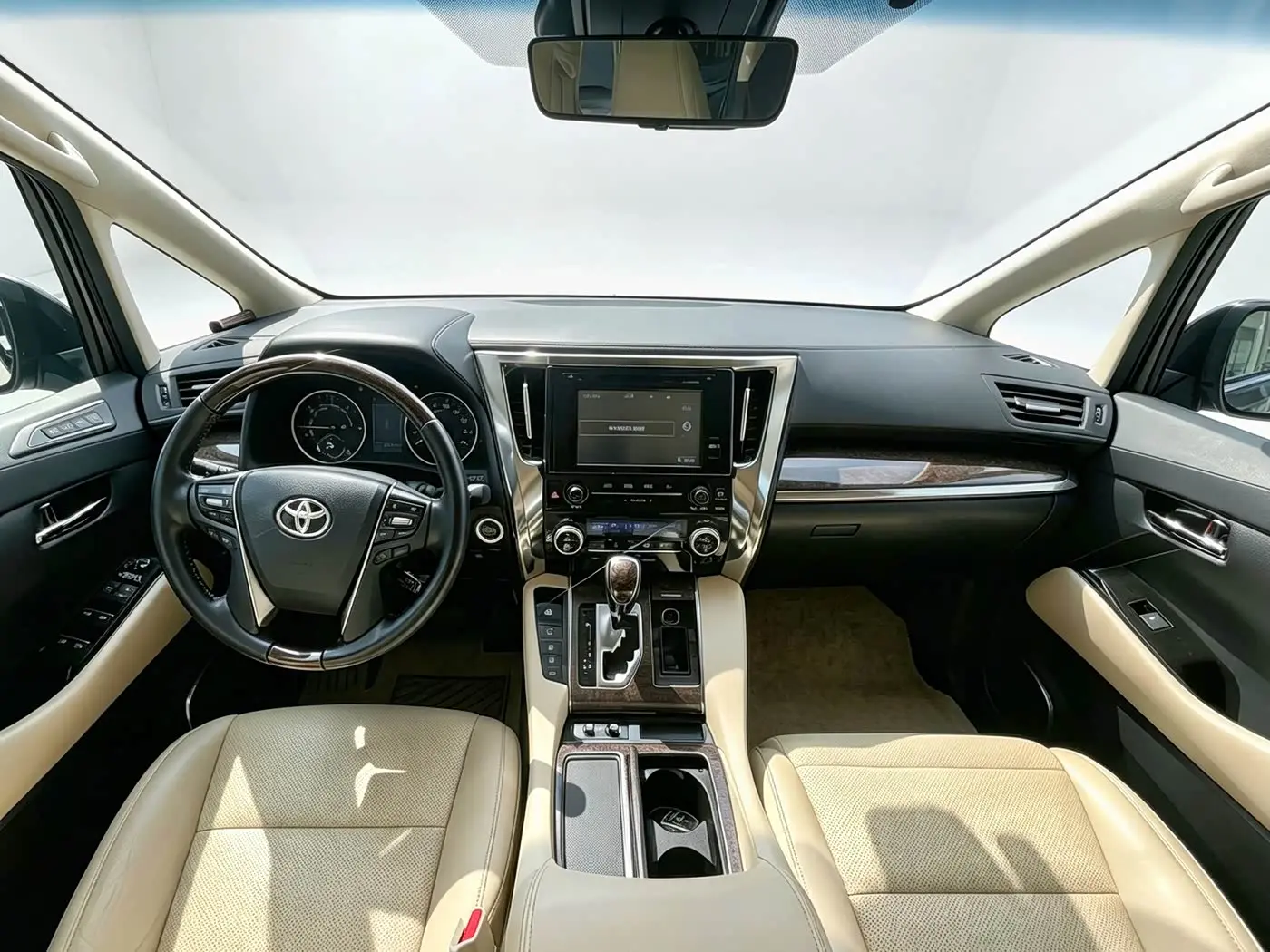 Toyota Alphard 2020 — Photo 7/13