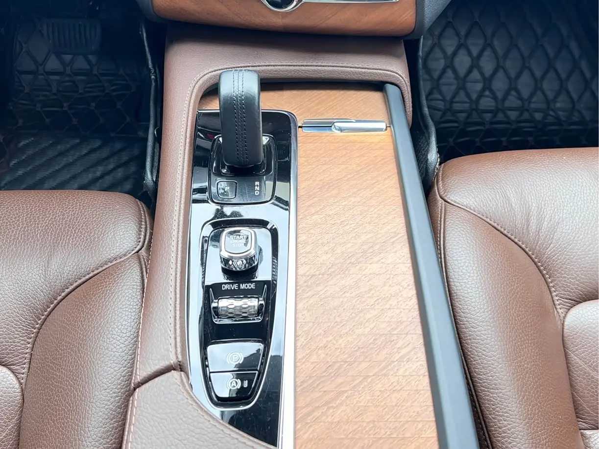 Volvo XC90 2020 — Фото 16/20
