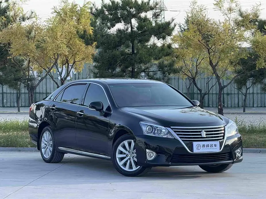 Toyota Crown 2014 — Фото 3/20
