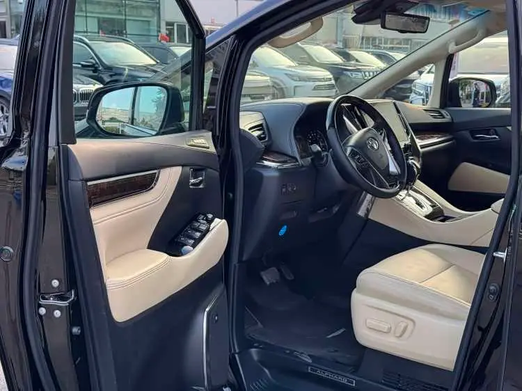 Toyota Alphard 2021 — Photo 3/14