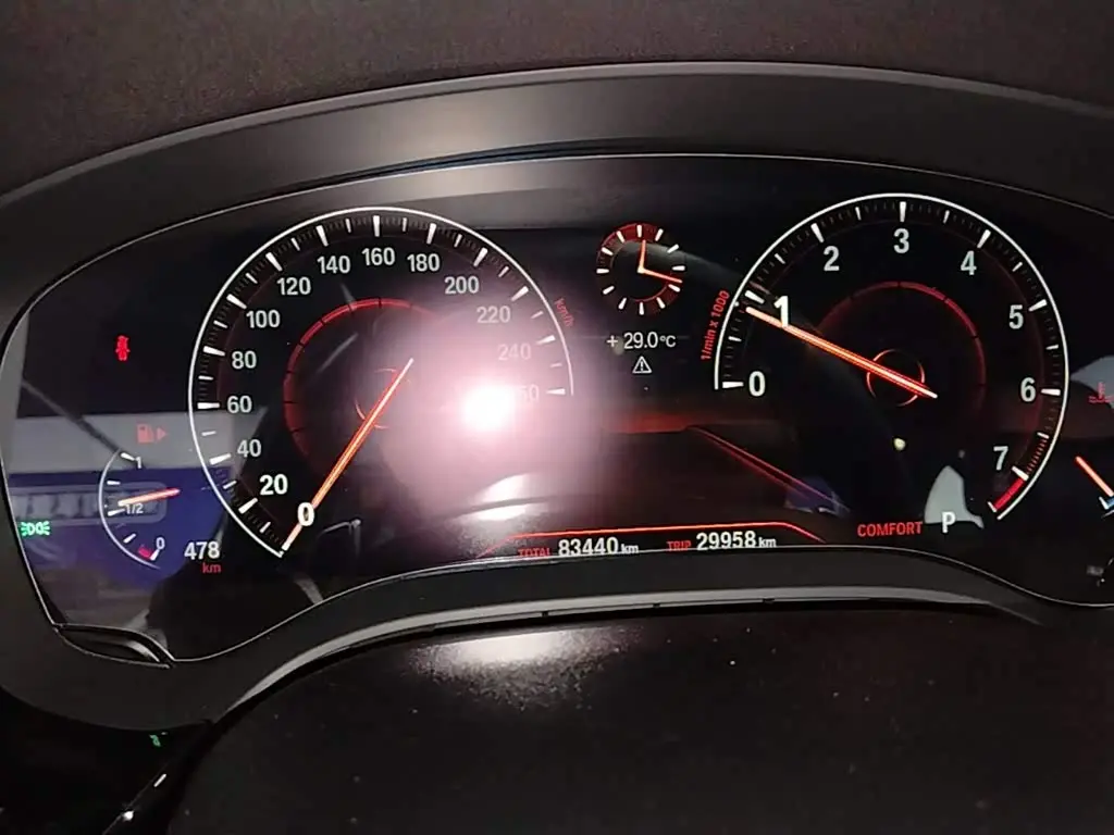 BMW 5 Series 2019 — Photo 11/19