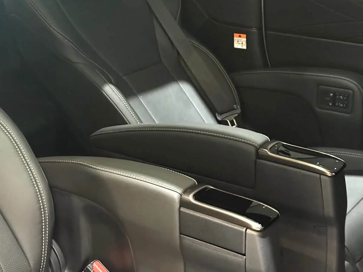 Toyota Alphard 2026 — Photo 15/19