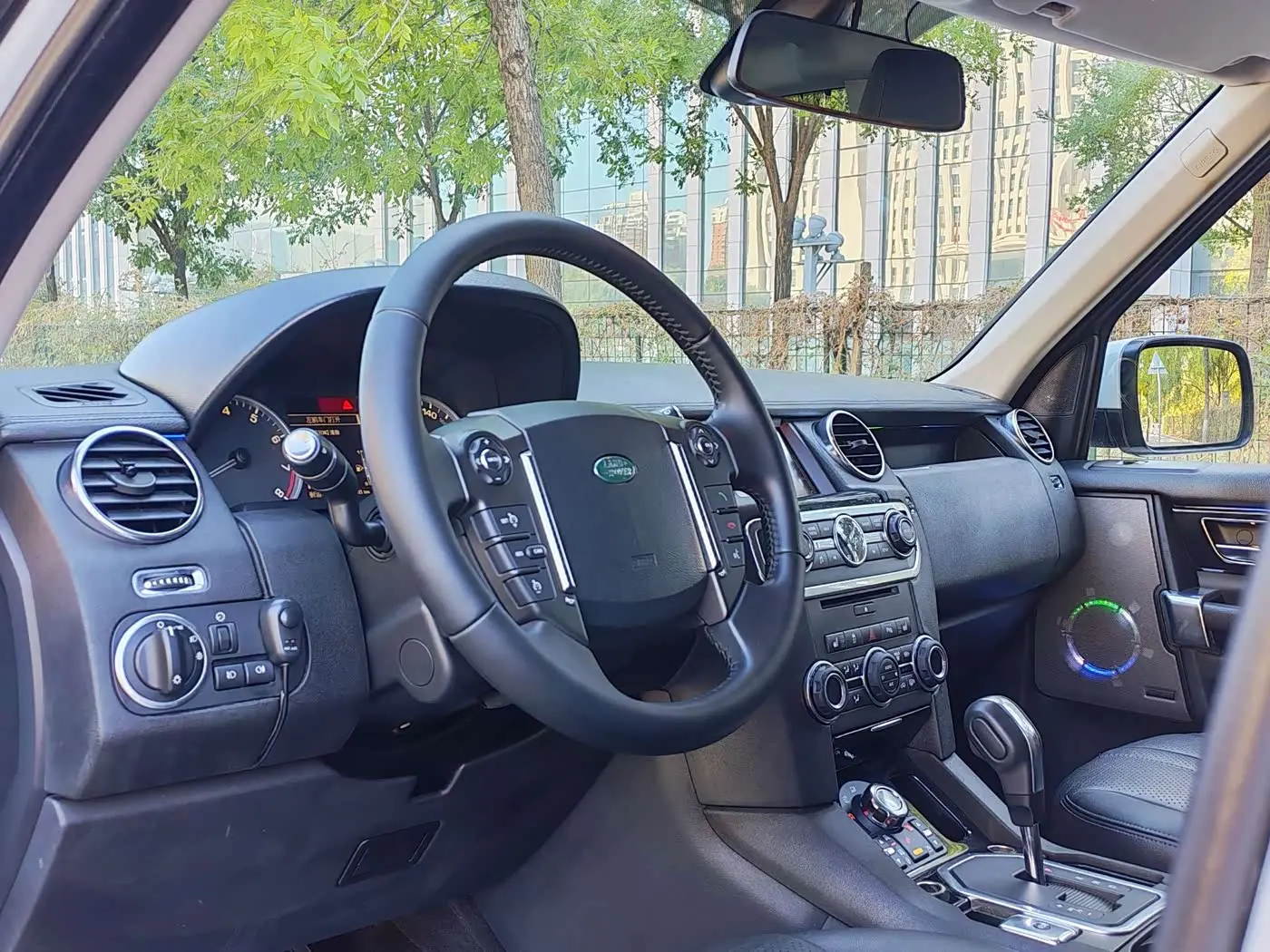 Land Rover Discovery 2012 — Photo 5/20