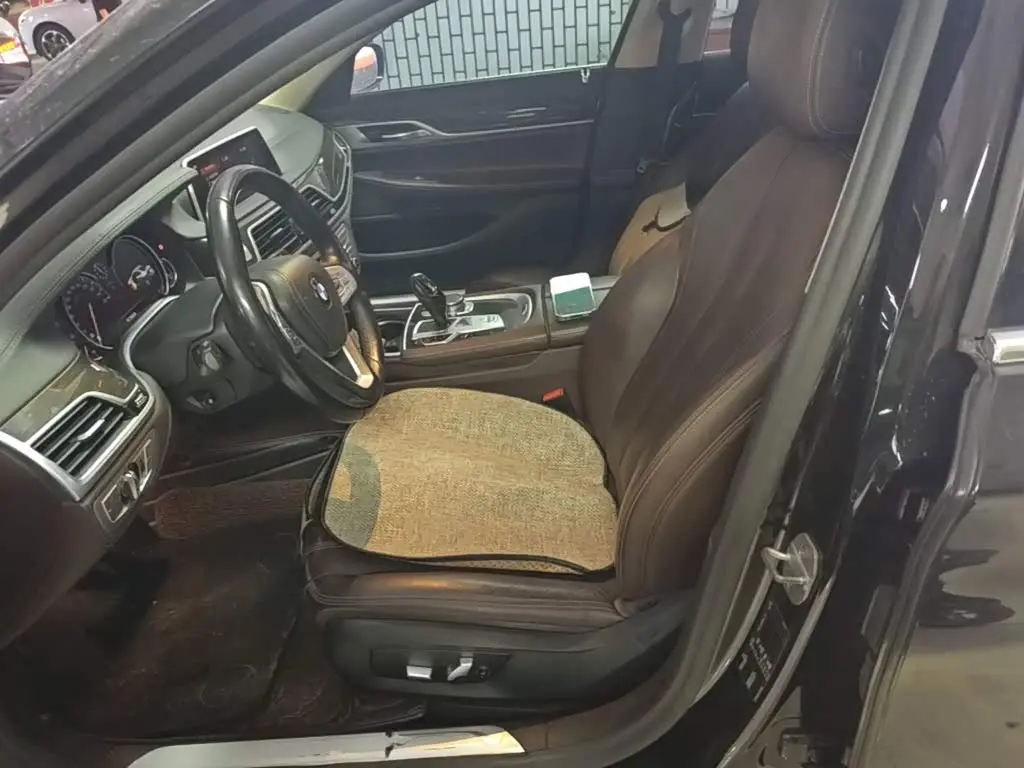 BMW 7 Series 2018 — Photo 14/19