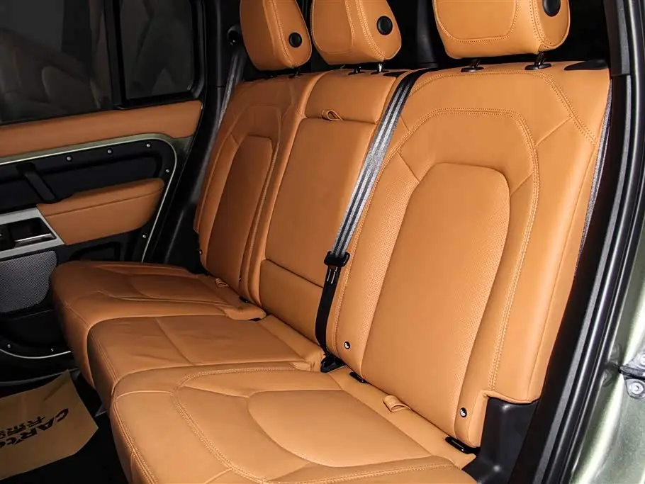 Land Rover Defender 2023 — Photo 20/20