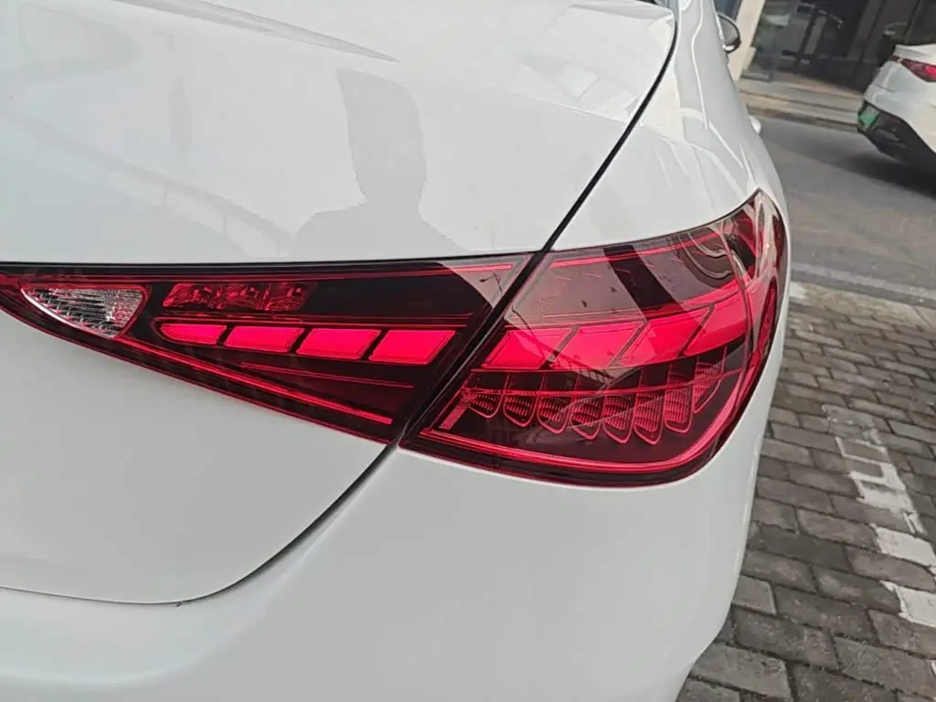 Mercedes-Benz C-Class 2024 — Photo 7/19