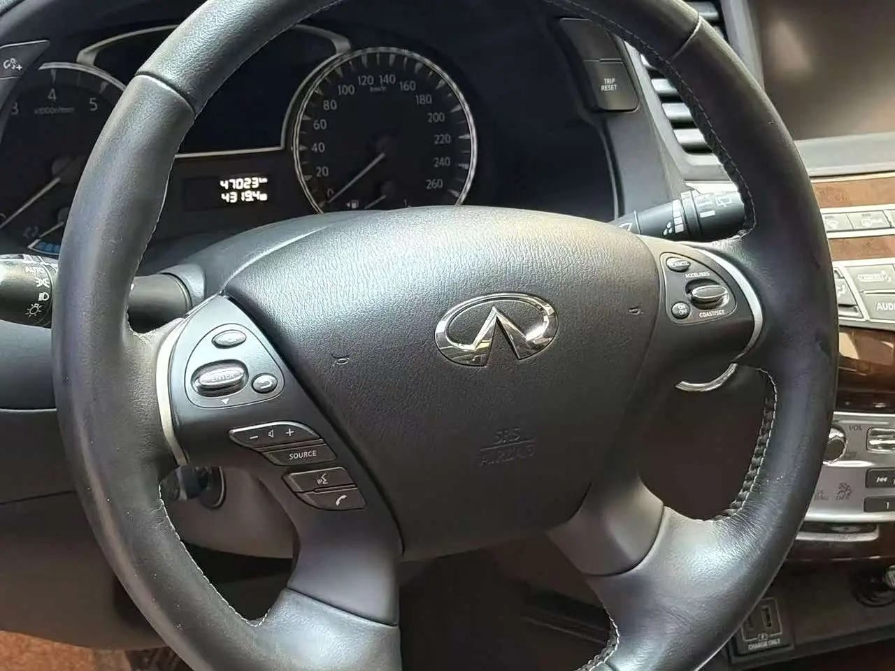 Infiniti QX60 2021 — Photo 3/9