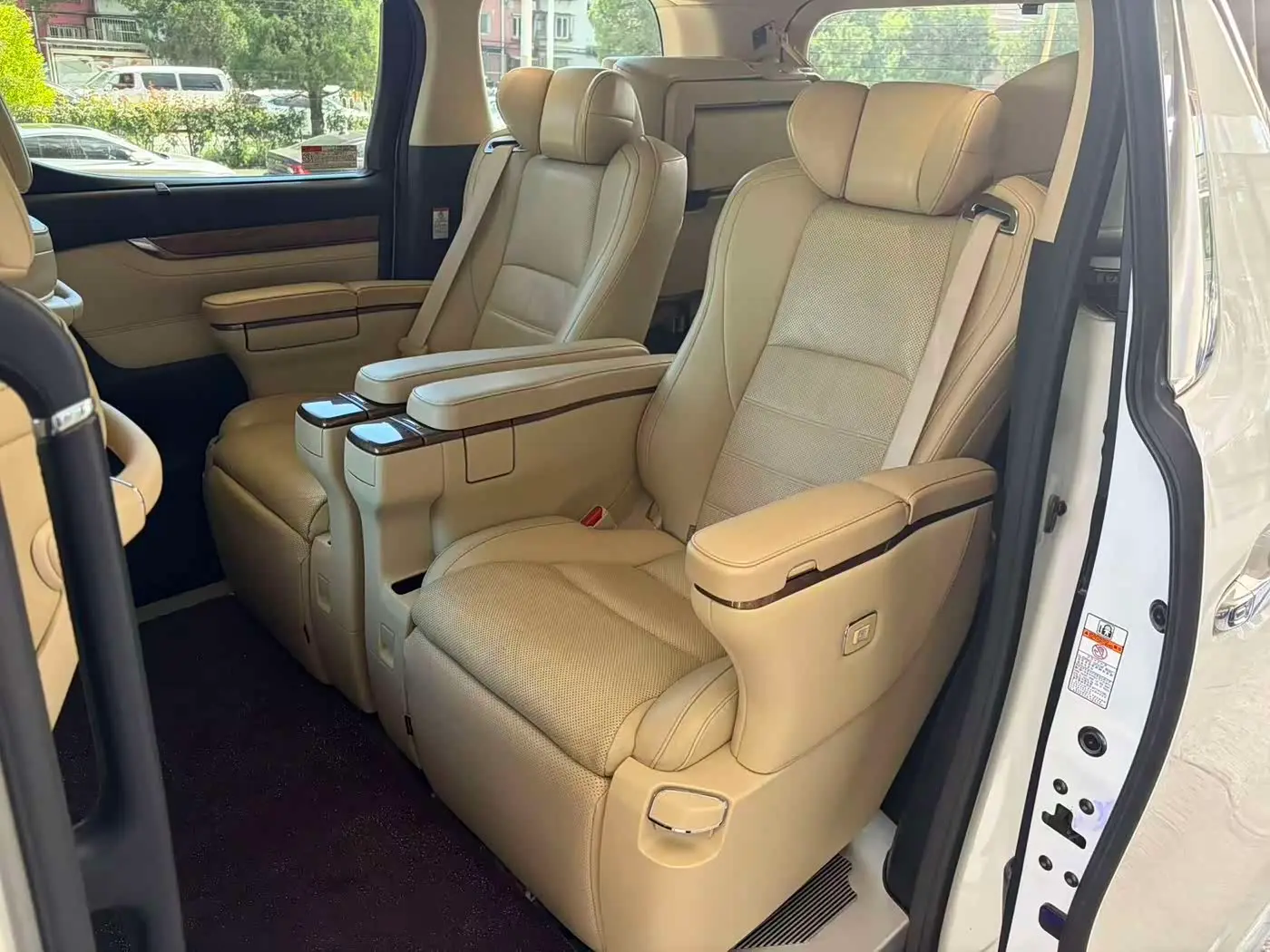 Toyota Alphard 2018 — Şəkil 8/14
