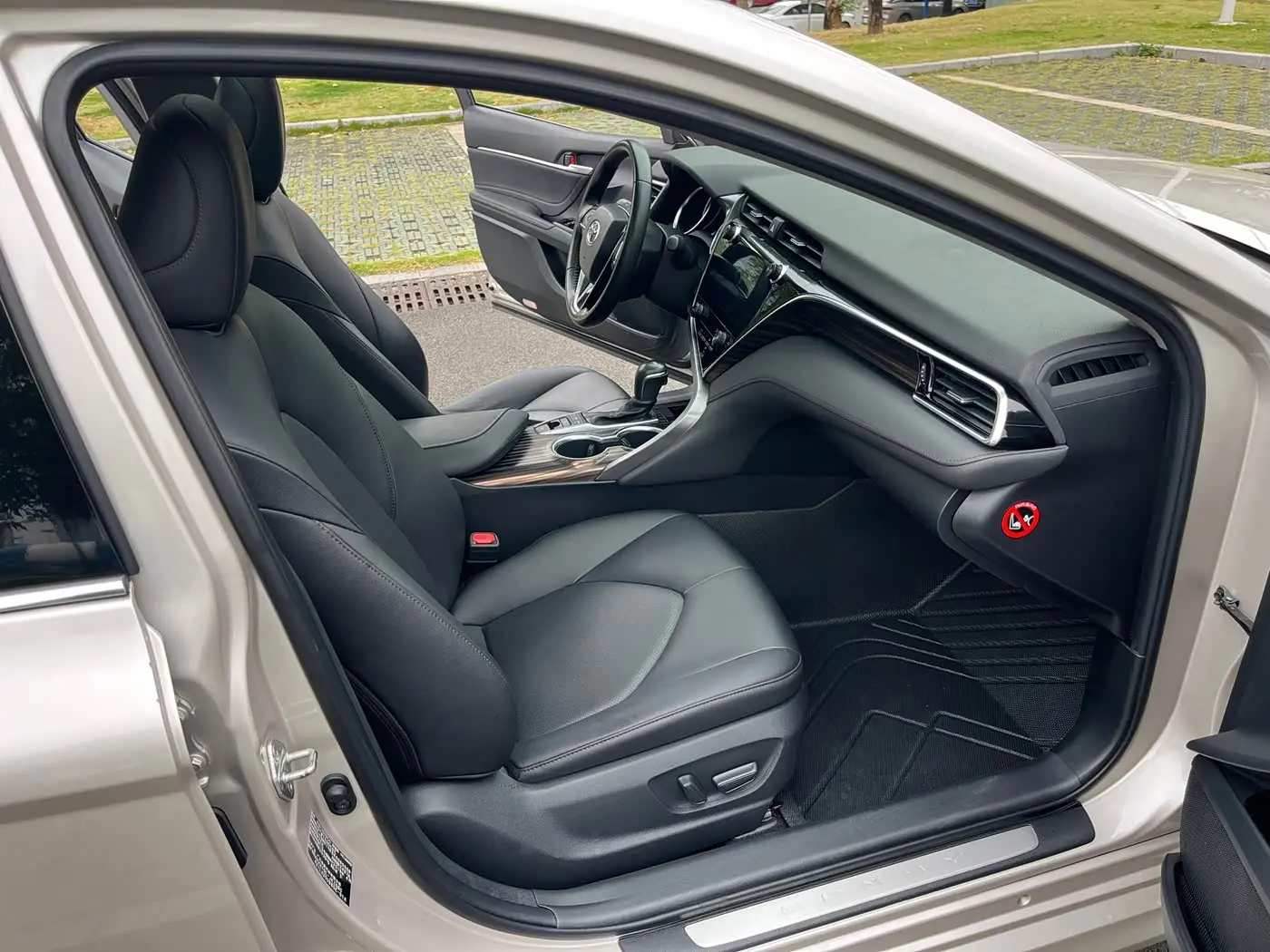 Toyota Camry 2019 — Photo 10/20