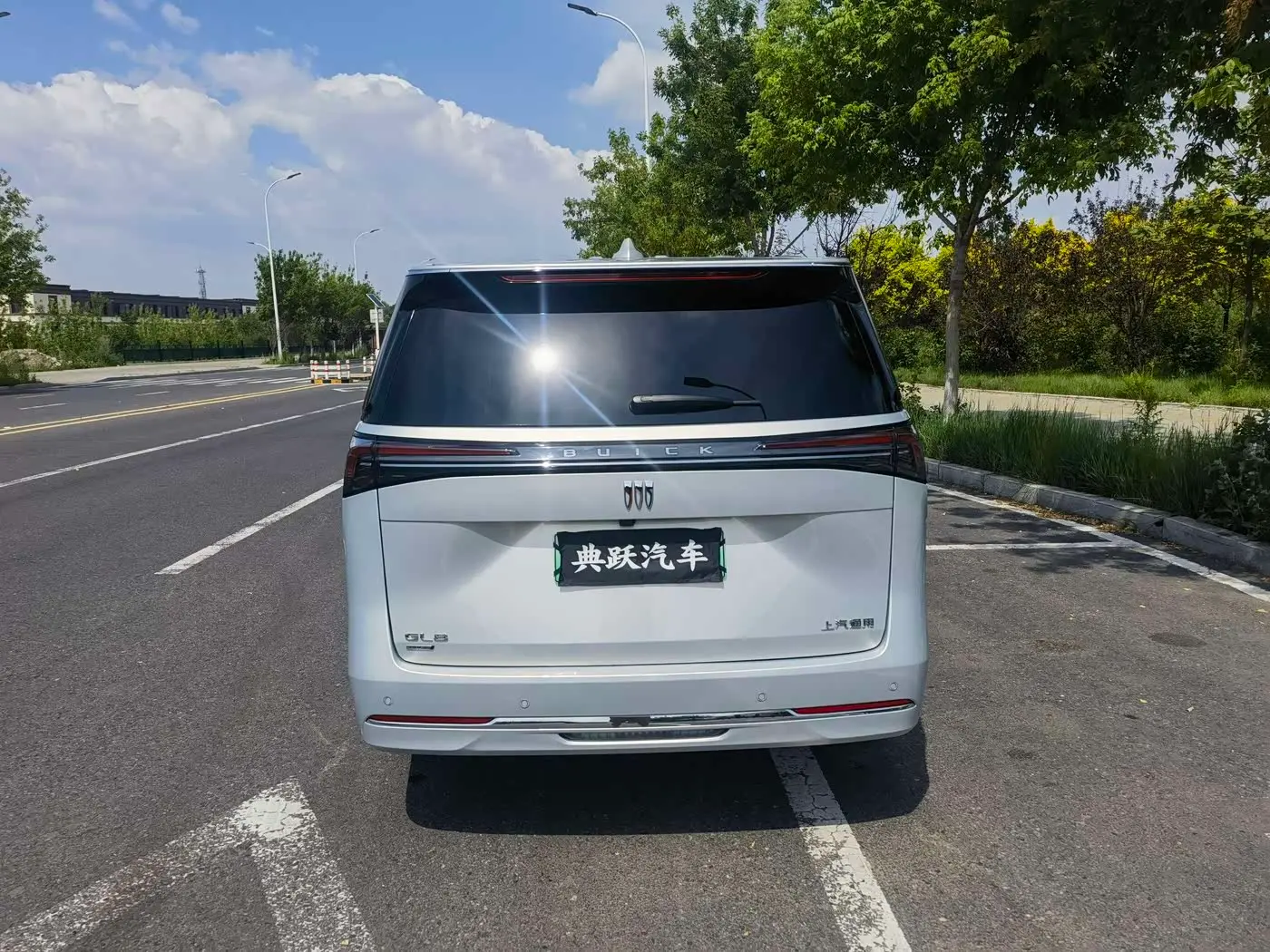 Buick GL8 New Energy 2025 — Photo 6/12