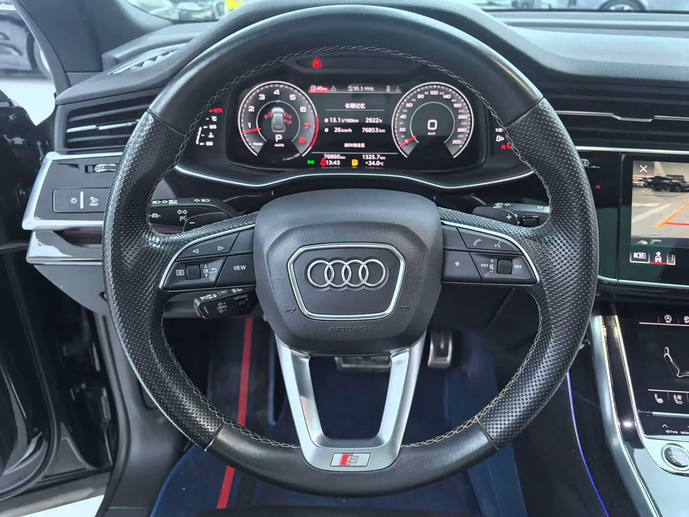 Audi Q8 2022 — Photo 8/15