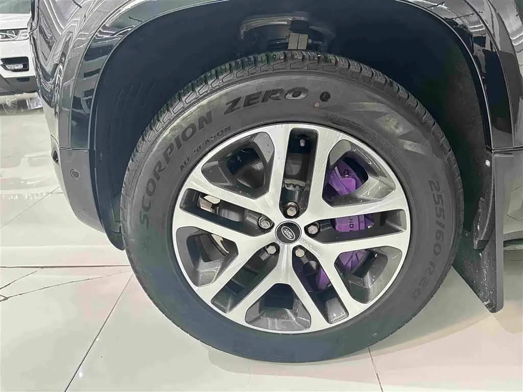 Land Rover Defender 2023 — Photo 4/19