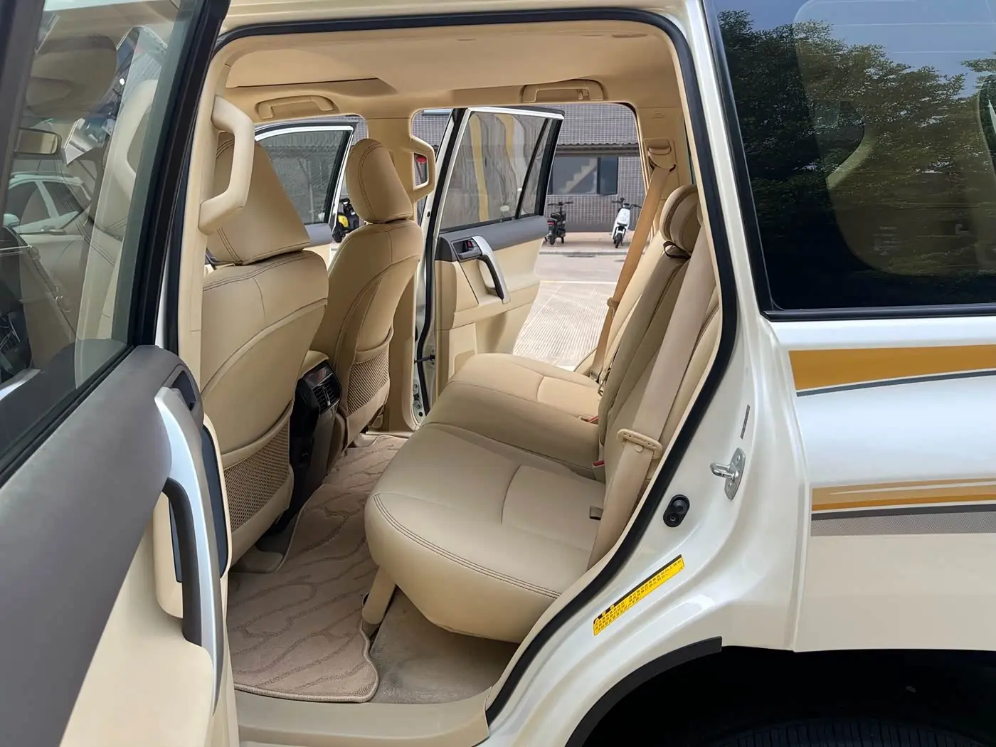 Toyota Prado 2014 — Photo 7/18
