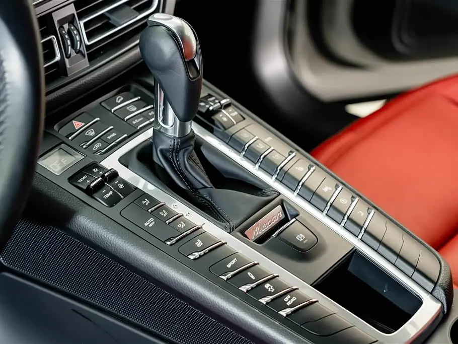 Porsche Macan 2021 — Фото 11/20