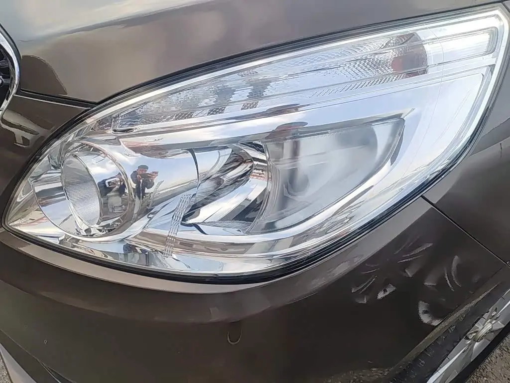 Buick GL8 2018 — Photo 2/15