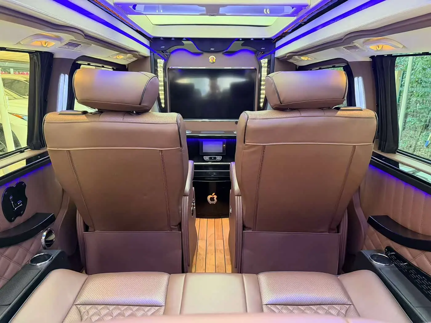 Mercedes-Benz V-Class 2017 — Фото 9/18